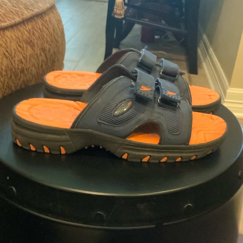 Speedo sandals/water shoes size 9 EUC